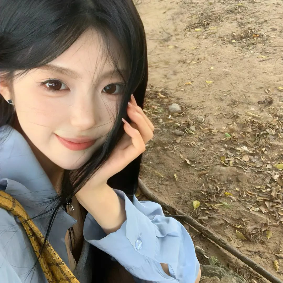 蓝天花朵